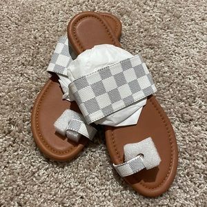 Sandals size 8